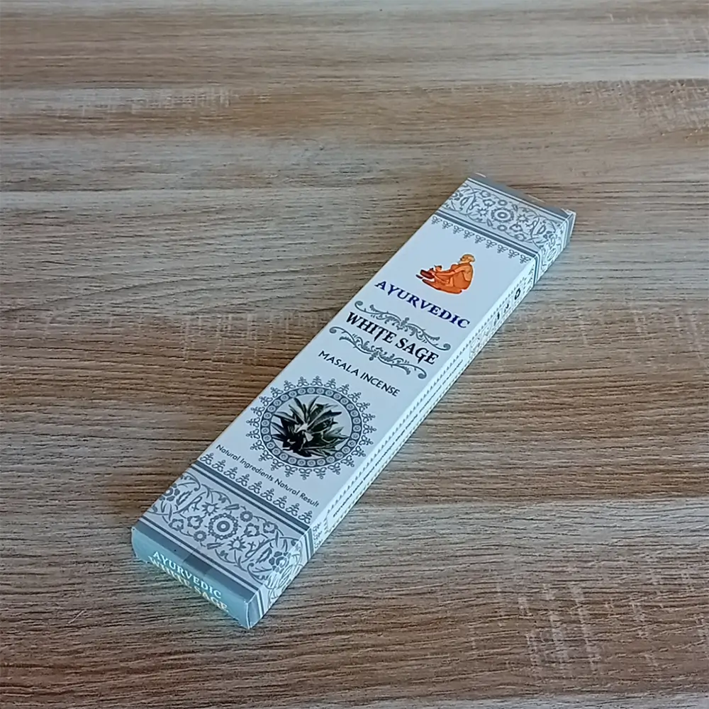 Image de l'encens Ayurvedic sauge blanche en bâtonnets. Cette fragrance est en vente chez Zen Aatma - boutique zen et ésotérique.