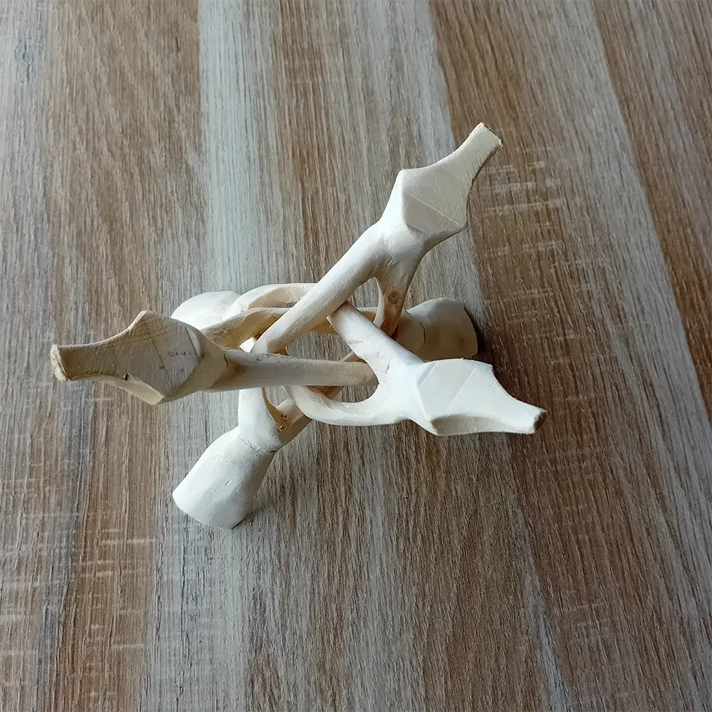 Image du trépied Cobra ouvert. Ce support pour coquille d'ormeau ou bol chantant couleur naturelle est en vente chez Zen Aatma - boutique zen et ésotérique.